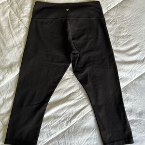 Lululemon black cropped leggings medium rise